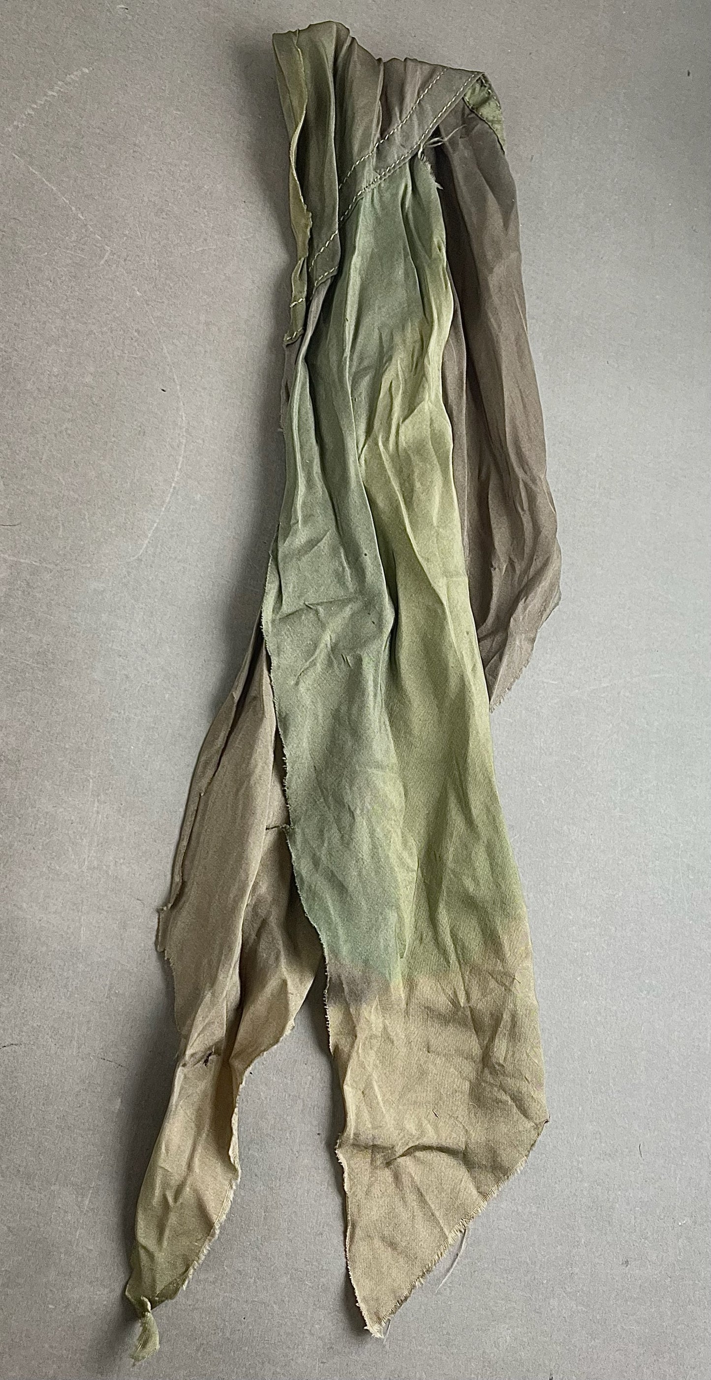 WW2 Tysk Fallschirmjäger / Luftwaffe afklip fra faldskærm. Tørklæde længde. Original.