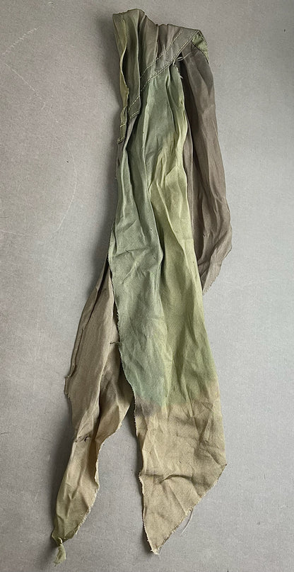 WW2 Tysk Fallschirmjäger / Luftwaffe afklip fra faldskærm. Tørklæde længde. Original.