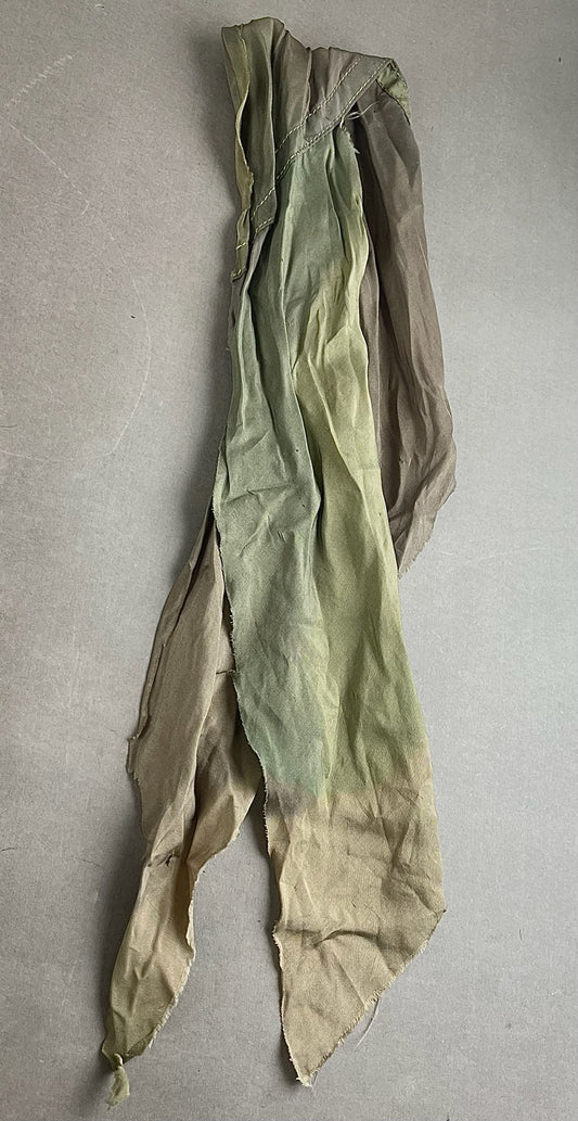 WW2 Tysk Fallschirmjäger / Luftwaffe afklip fra faldskærm. Tørklæde længde. Original.