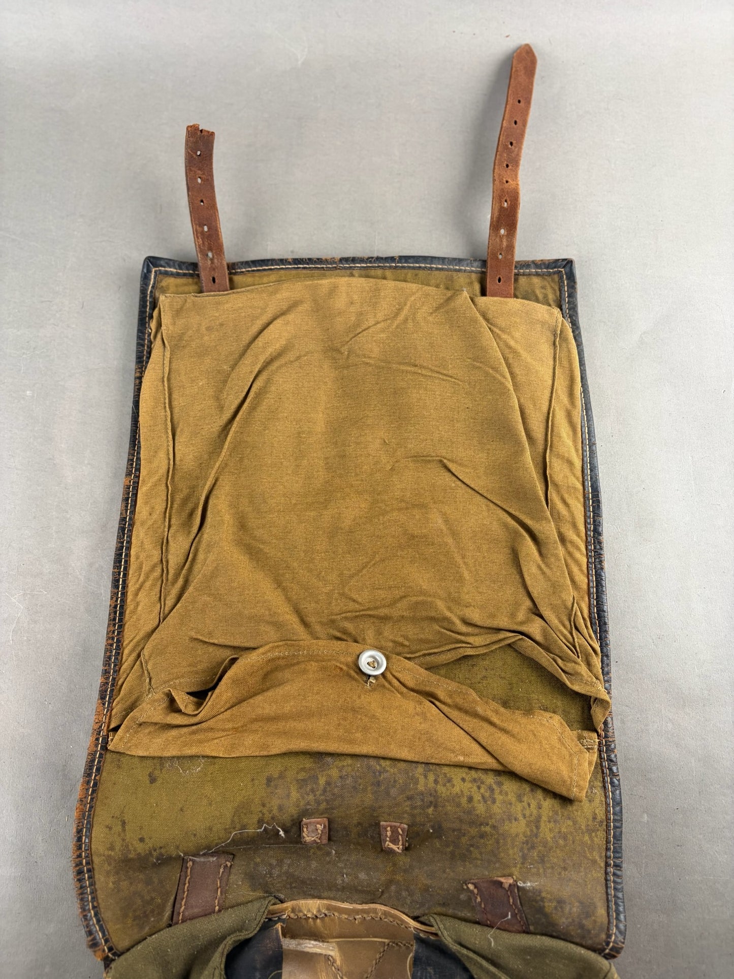 WW2 Tysk Heer "Affe" Kamprygsæk. Til Y-rem. Flot stand! Original.
