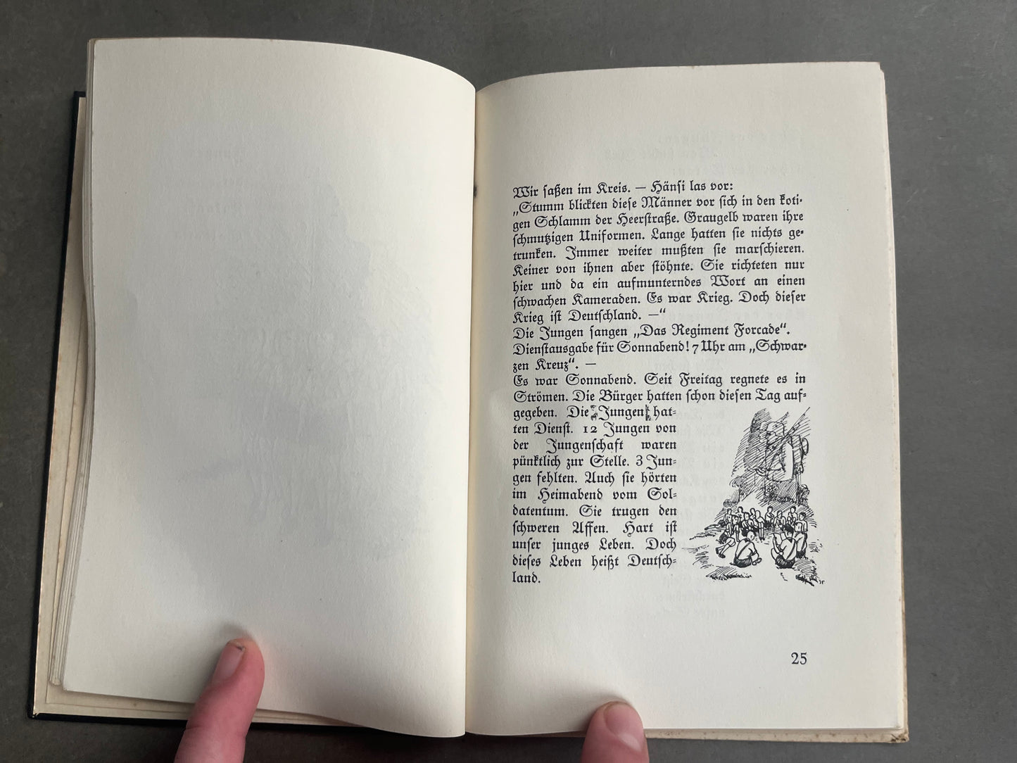 WW2 Tysk HJ Bog. Med Hilsen/Dedikation. Mange gode illustrationer. Original.