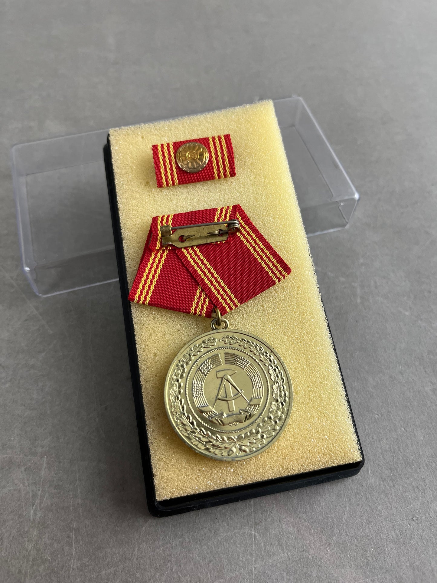 Østtysk DDR Medalje. I æske. Original.