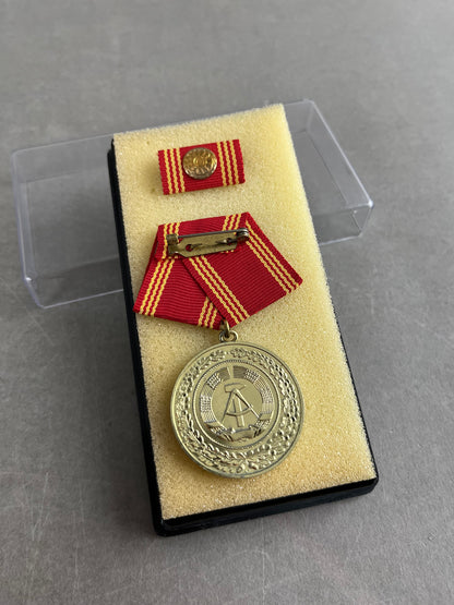 Østtysk DDR Medalje. I æske. Original.