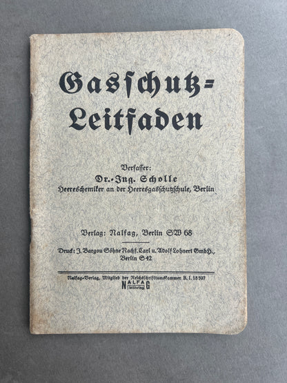 WW2 Tysk Heer Gasmaske "Brugsvejledning" på 52 sider. Fra 1942. Ses ikke tit. Original.