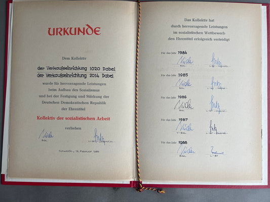 Østtysk DDR Urkunde Mappe med 2 Urkunder. Original.