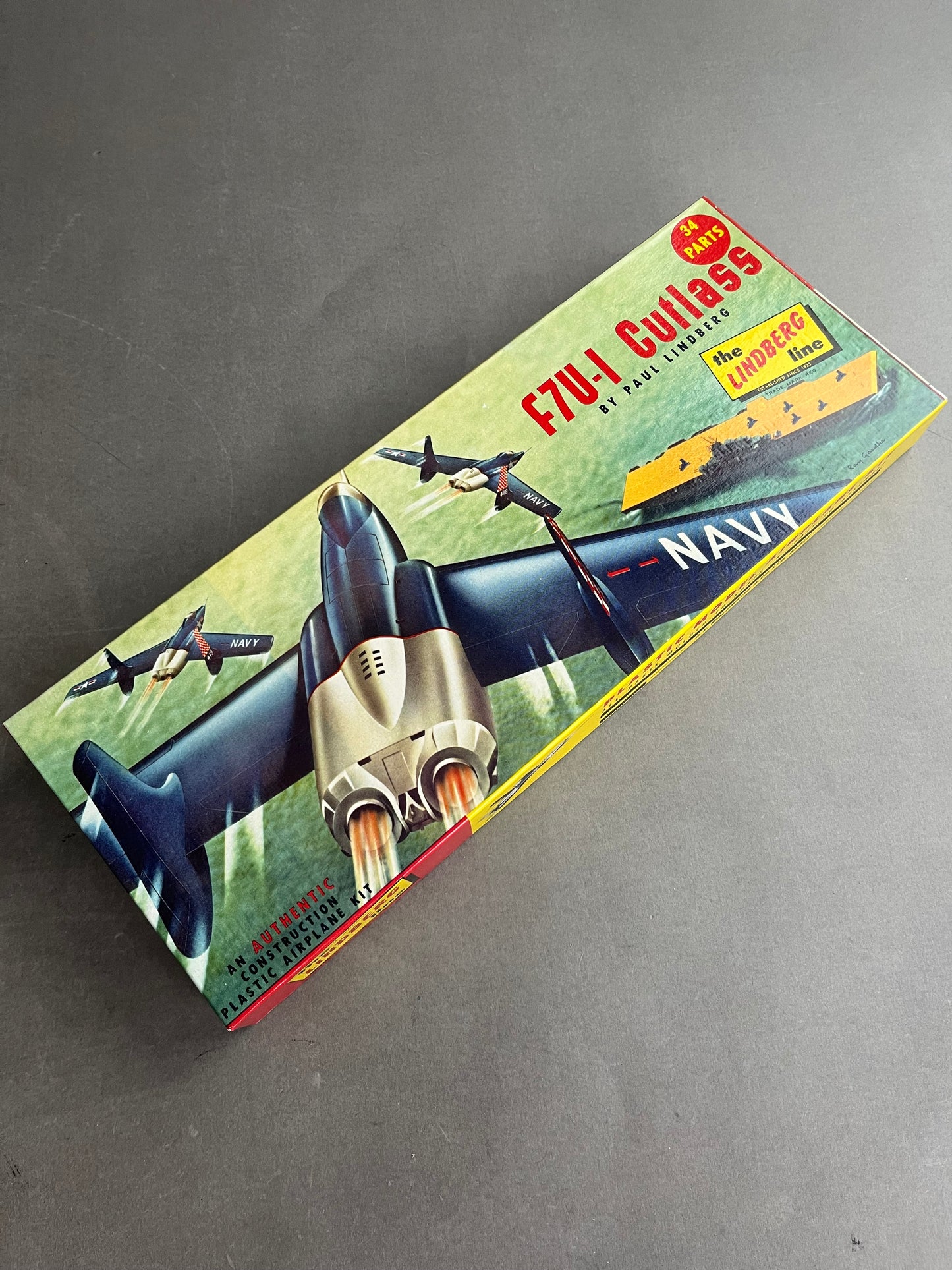 Ældre Samle-/Modelsæt. "F7U-I Cutlass". Fremstår komplet.