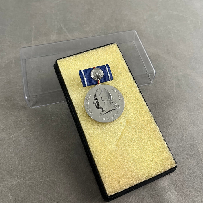 Østtysk DDR Medalje i æske. Original.