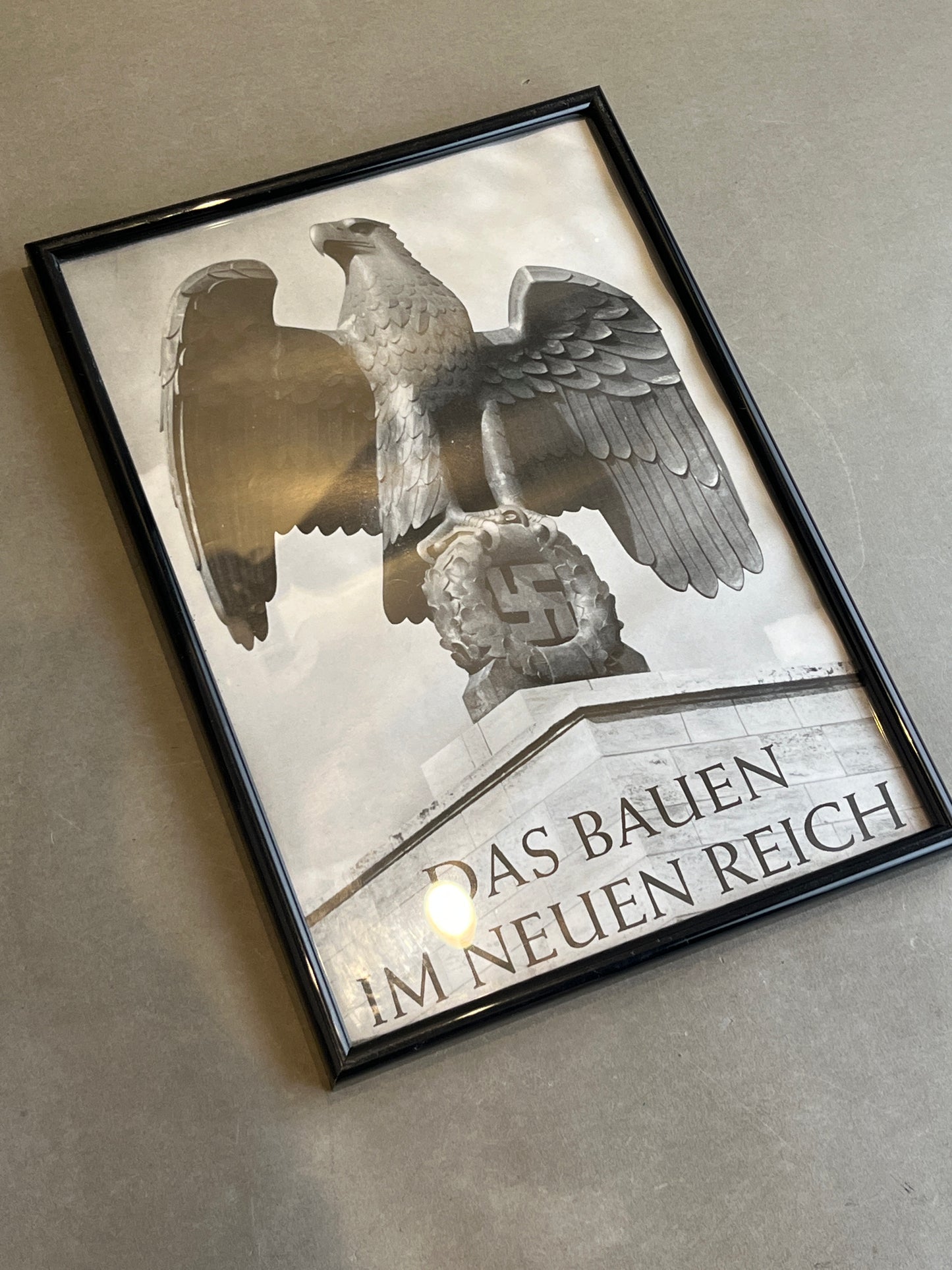 WW2 Tysk NSDAP Udklip/Plakat i nyere ramme. Illustrativ. Original.