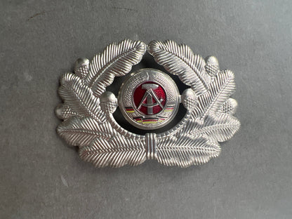 Østtysk DDR Kasketmærke. Original.