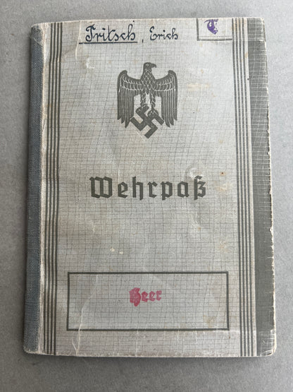 WW2 Tysk Wehrpass Lot fra en Gefreiter. Original.