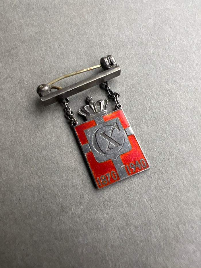 WW2 Dansk Georg Jensen Kongemærke i ægte sølv. Original.