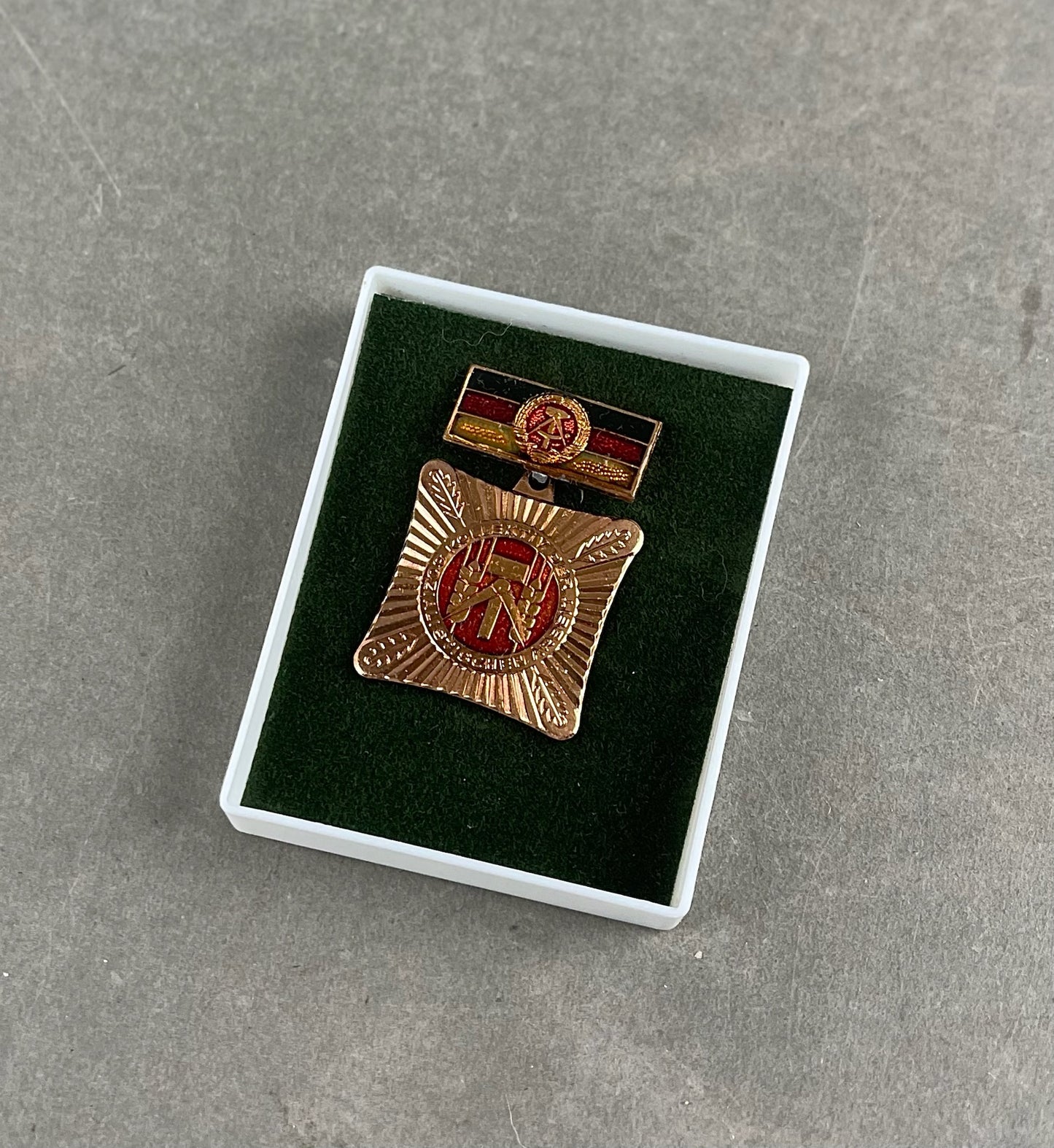 Østtysk DDR Urkunde/Medalje Lot. Original.