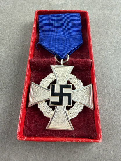 WW2 Tysk Treudienst 25 års i æske. Original.