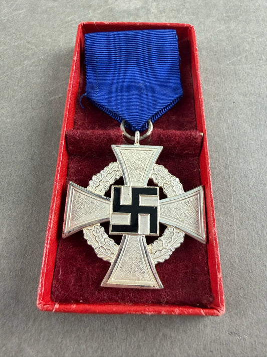 WW2 Tysk Treudienst 25 års i æske. Original.