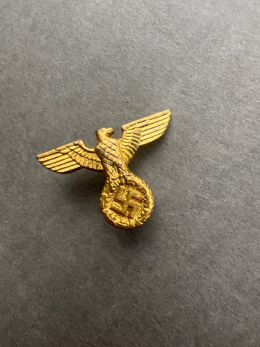 WW2 Tysk NSDAP Slipseørn. I guld for NSDAP-ledere. Fremstiller RZM M1/34. Sjælden. Original.