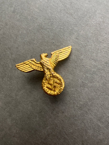 WW2 Tysk NSDAP Slipseørn. I guld for NSDAP-ledere. Fremstiller RZM M1/34. Sjælden. Original.