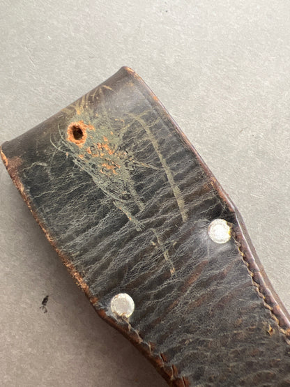 WW2 Tysk K98 Bajonet Frø i Brun. Med fremstiller. Original.