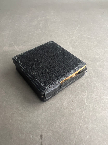 WW2 Tysk Kriegsverdienstkreuz 1. Klasse i Æske. Fremstiller L/11. Original.