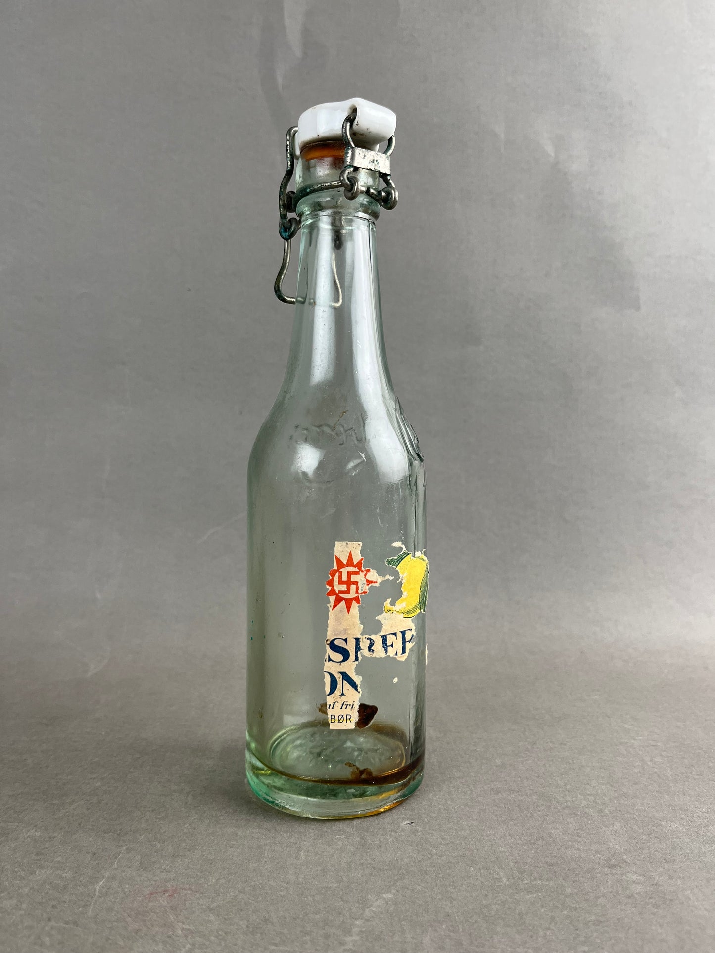 WW2 Dansk Carlsberg Flaske med Solhjul og etikette. Original.