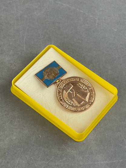 Østtysk DDR Medalje i Æske. Original.