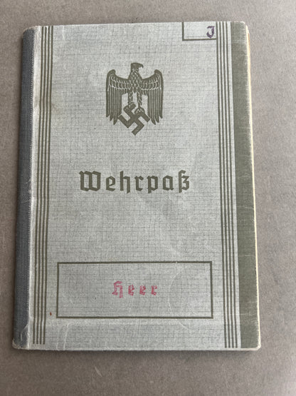 WW2 Tysk Wehrmacht Wehrpass. WW1-Veteran. Original.