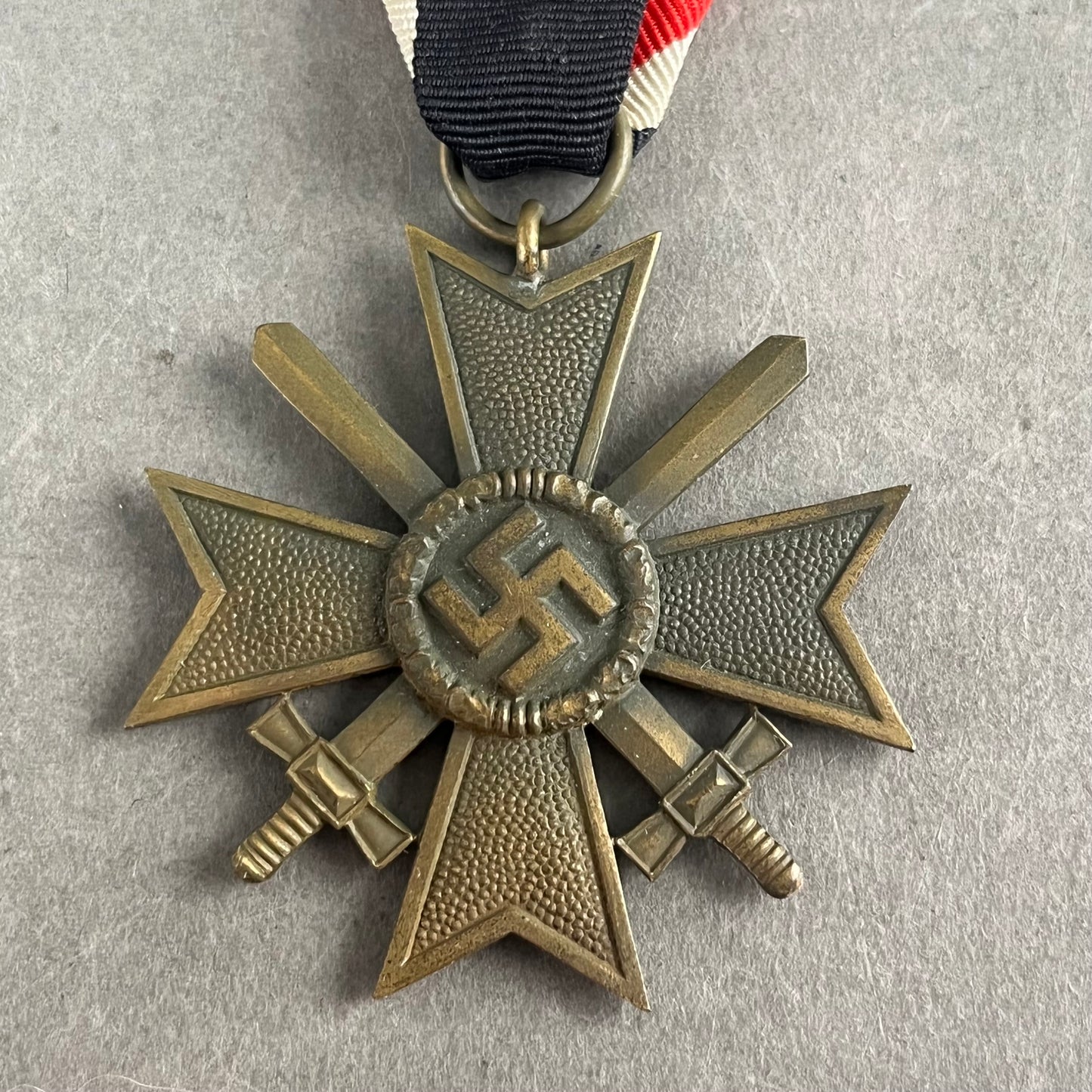 WW2 Tysk KvK m. Sværd. Fremstiller 41 i ringen. Original.