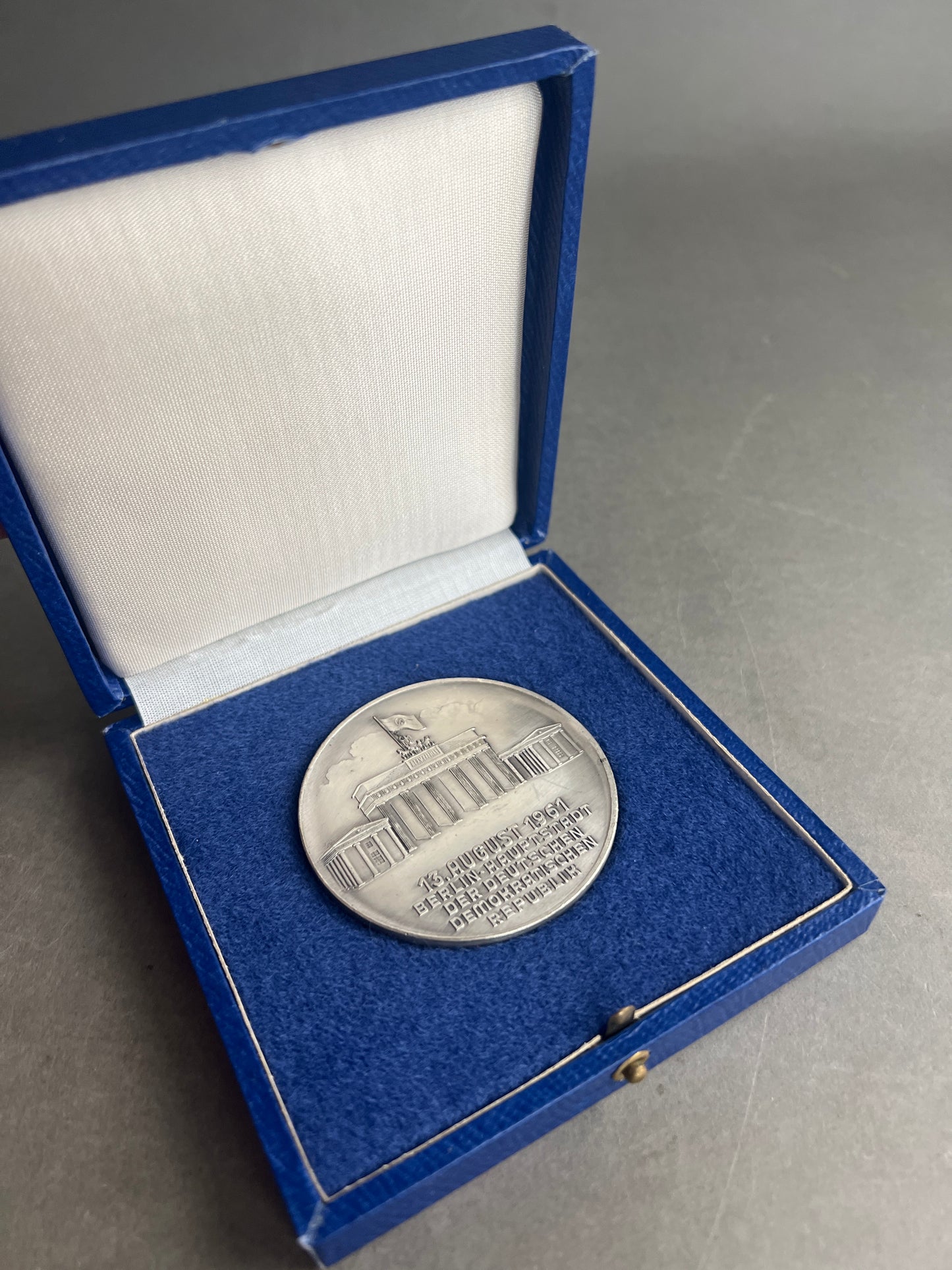 Østtysk DDR Medalje i æske. Original.