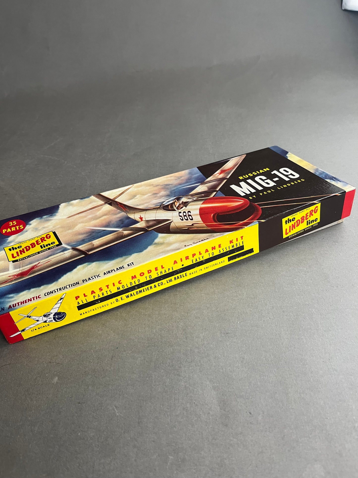 Ældre Samle-/Modelsæt. "Mig-19". Fremstår komplet.
