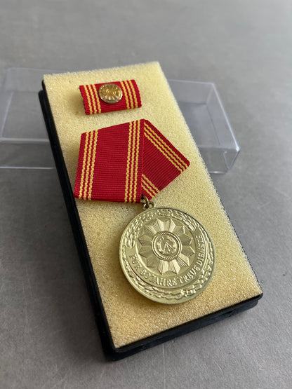 Østtysk DDR Medalje. I æske. Original.