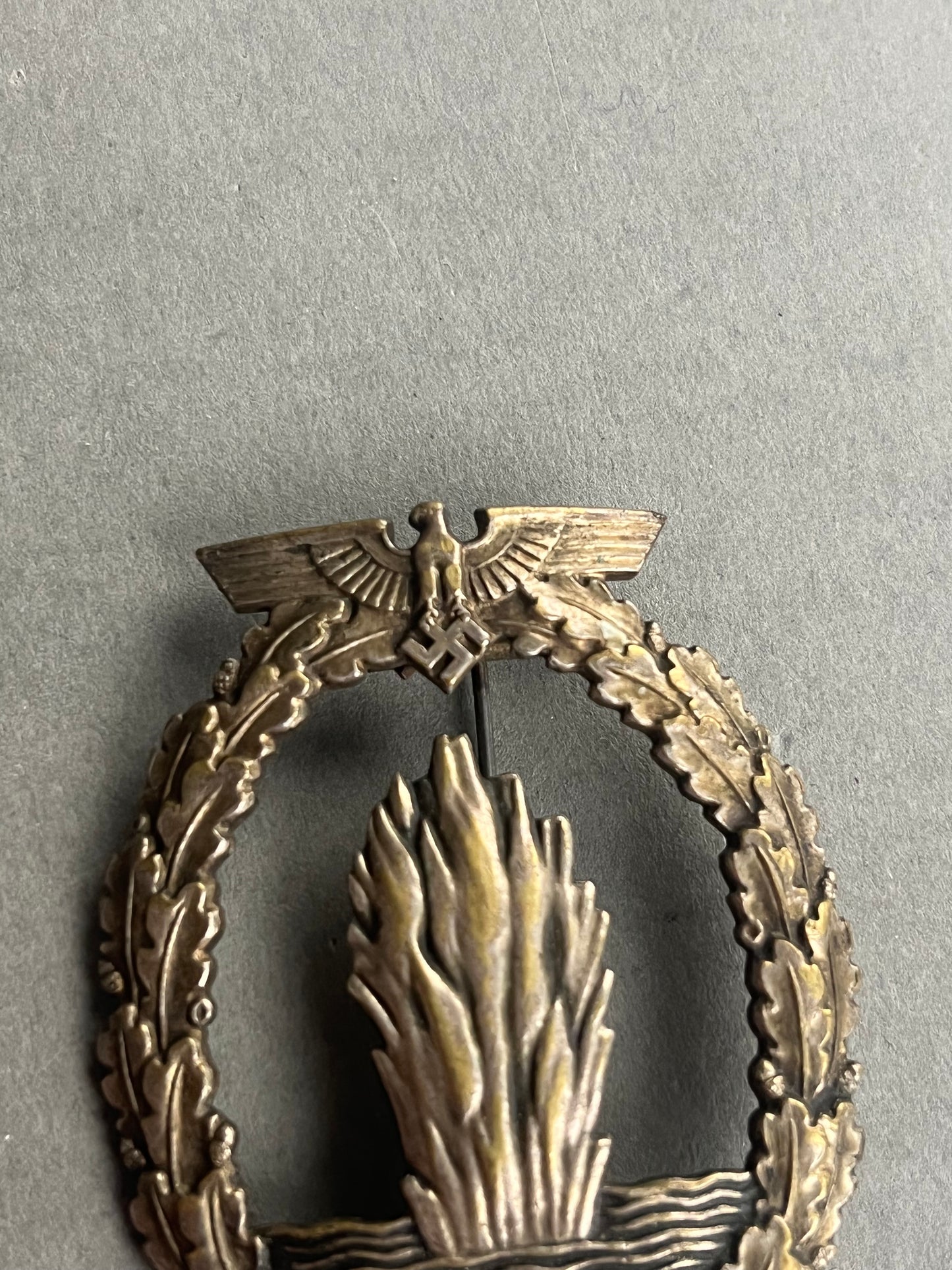 WW2 Tysk "Minensucher-Kriegsabzeichen" i Buntmetall. Nål og krog skiftet. Original.