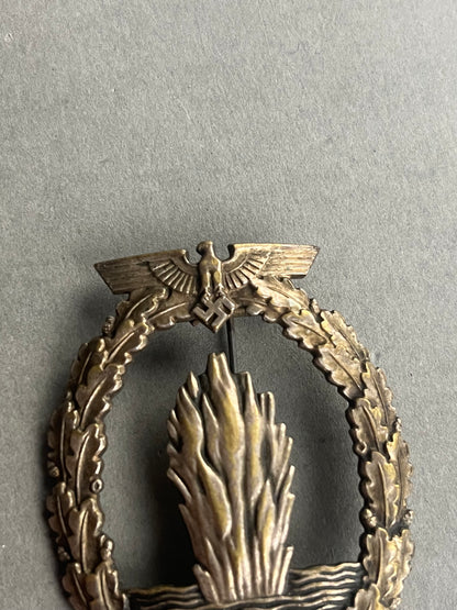 WW2 Tysk "Minensucher-Kriegsabzeichen" i Buntmetall. Nål og krog skiftet. Original.
