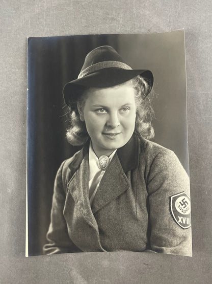 WW2 Tysk Stort RAD Foto. Med Broche. 18x25cm. Original.