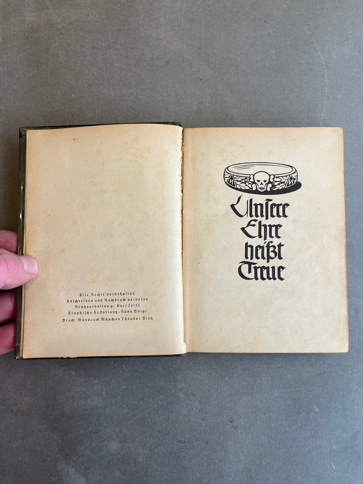 WW2 Tysk Waffen-SS "Liederbuch". Indbundet i beskyttende "bogplast". Original.