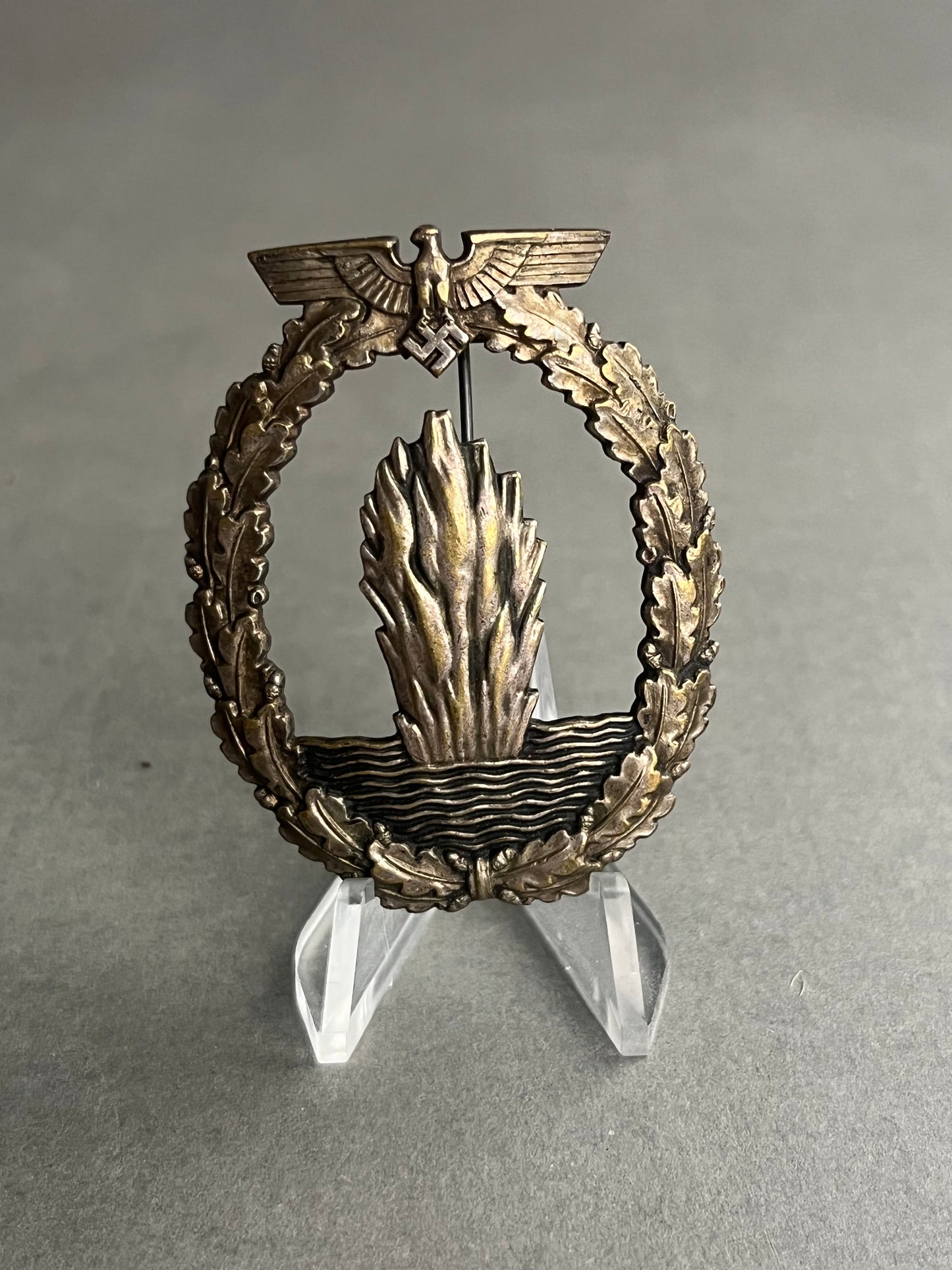 WW2 Tysk "Minensucher-Kriegsabzeichen" i Buntmetall. Nål og krog skiftet. Original.