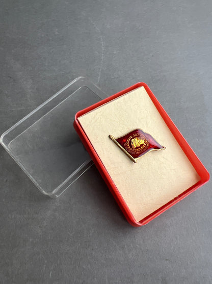 Østtysk DDR Medalje/Pin i æske. Original.