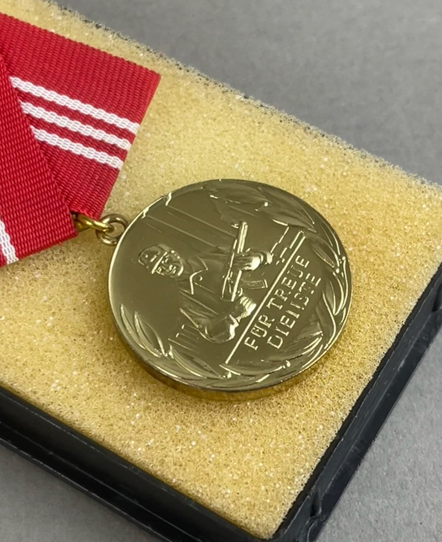 Østtysk DDR Medalje i Æske. Original.