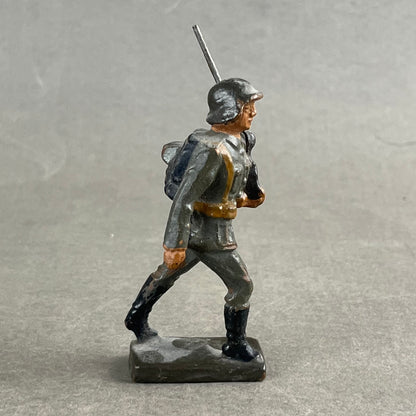 WW2 Tysk Lineol Legetøjssoldat. Original.