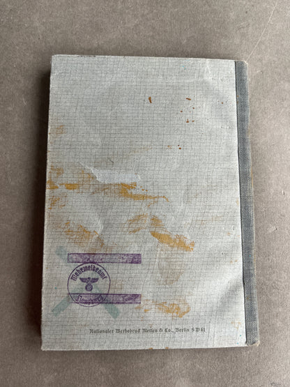 WW2 Tysk Wehrpass. Fra Flensburg med dansk efternavn "Petersen". Original.