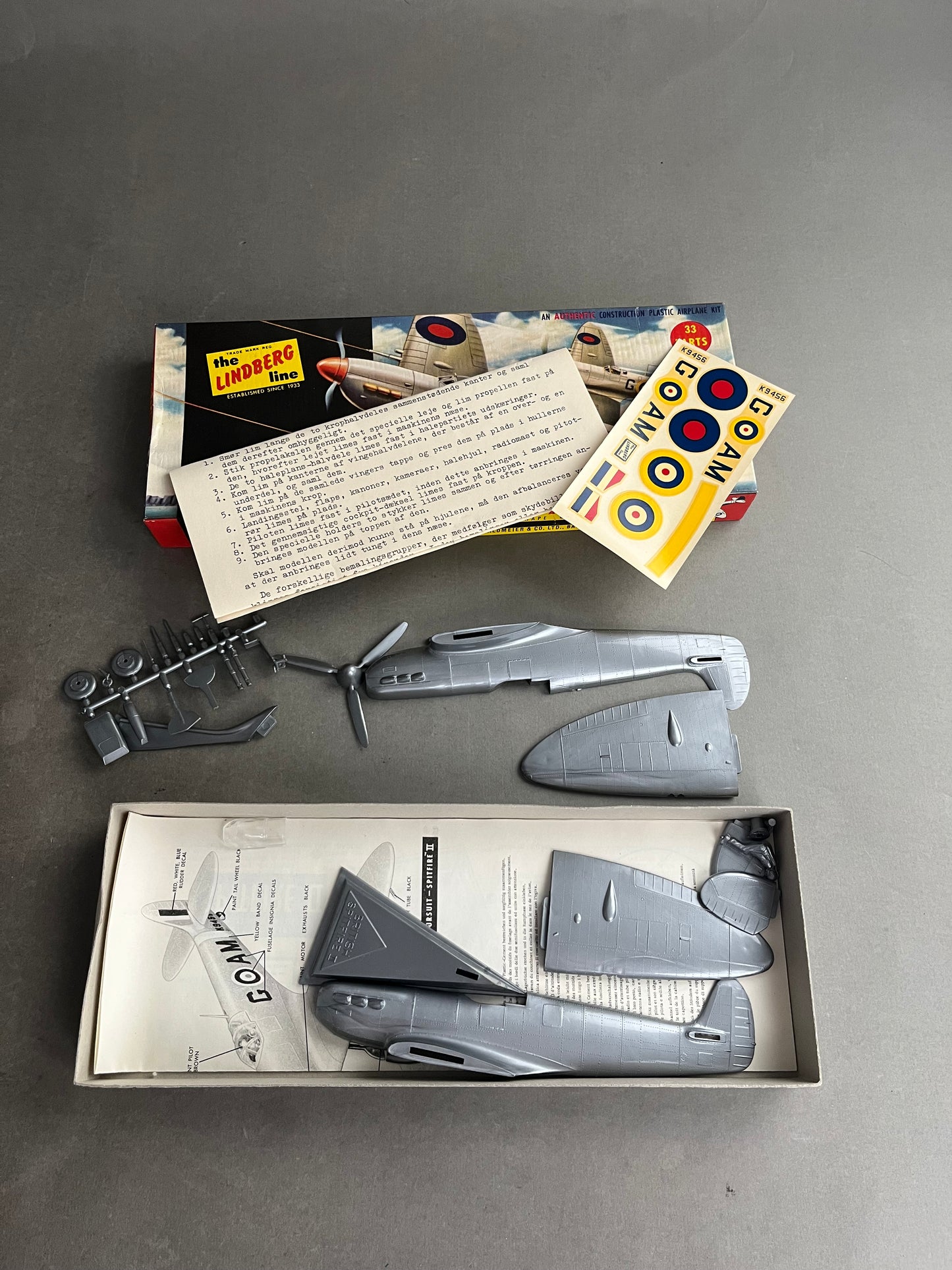 Ældre Samle-/Modelsæt. "Spitfire II". Fremstår komplet.