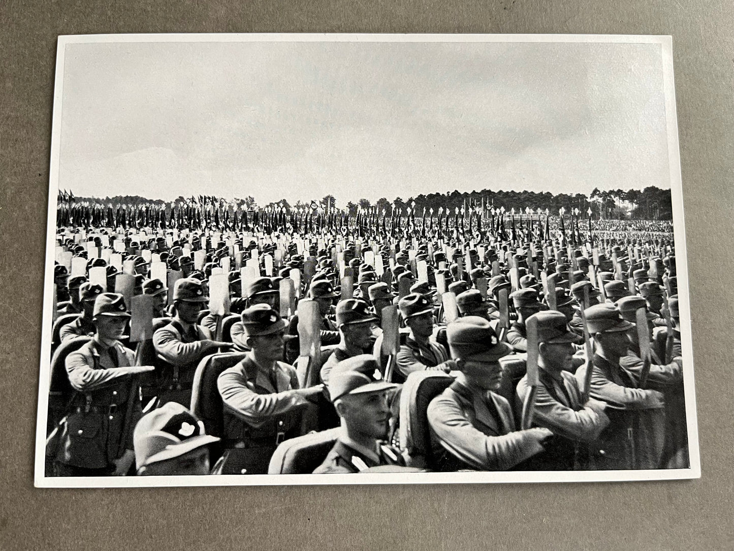 WW2 Tysk "Cigaretten Album" Billede. 12x17 cm. Godt RAD motiv. Original.