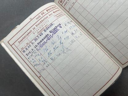 WW2 Tysk Wehrmacht Sanitäter Wehrpass i Mindeomslag, med hans dødsannonce, dødsattest mv.. Sjælden. Original.