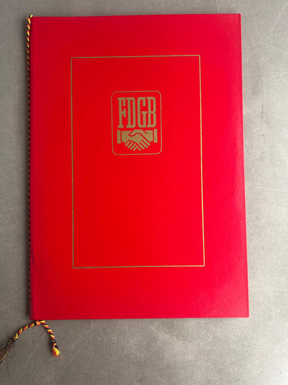 Østtysk DDR Urkunde Mappe med 2 Urkunder. Original.