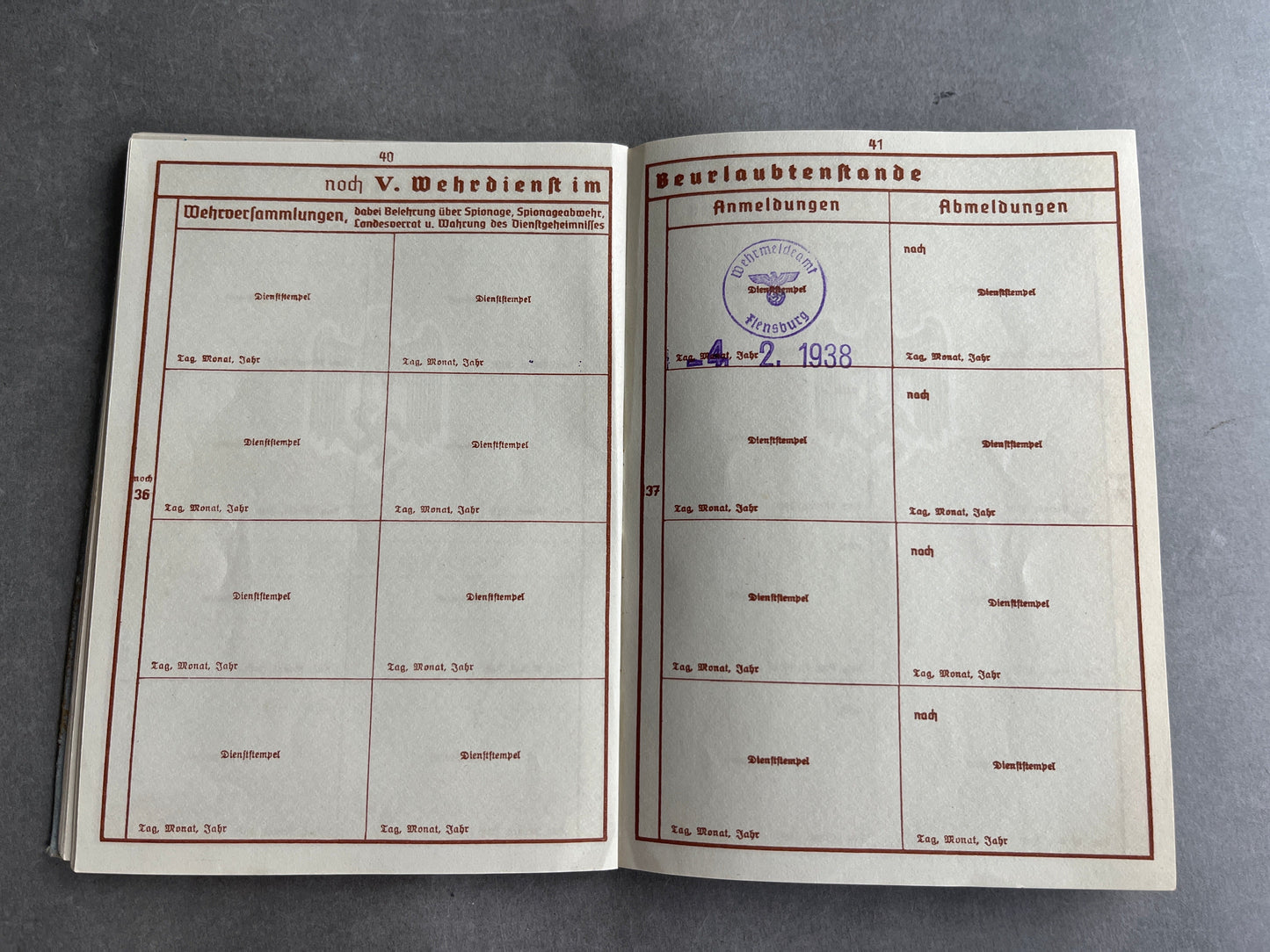 WW2 Tysk Wehrpass. Fra Flensburg med dansk efternavn "Petersen". Original.