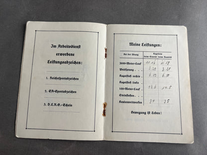 WW2 Tysk RAD "Leibes Erziehung" Medlemsbog. Original.
