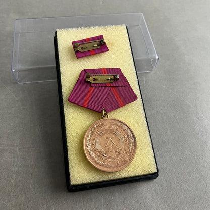 Østtysk DDR Medalje. I æske. Original.