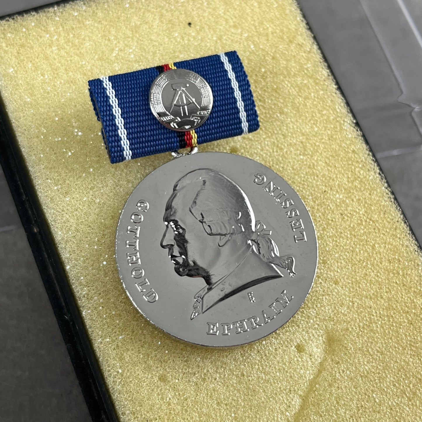 Østtysk DDR Medalje i æske. Original.