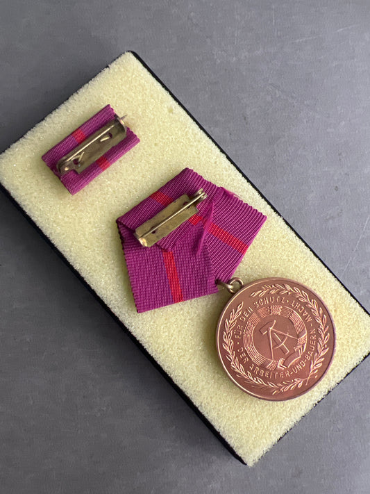 Østtysk DDR Medalje i Æske. Original.