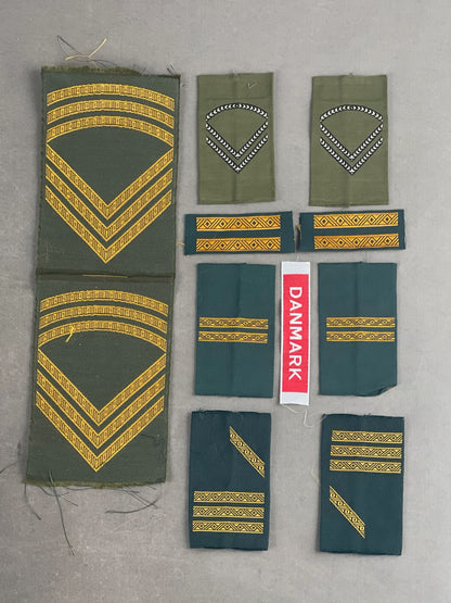 Blandet Lot af Danske Militær Stofmærker. Original.