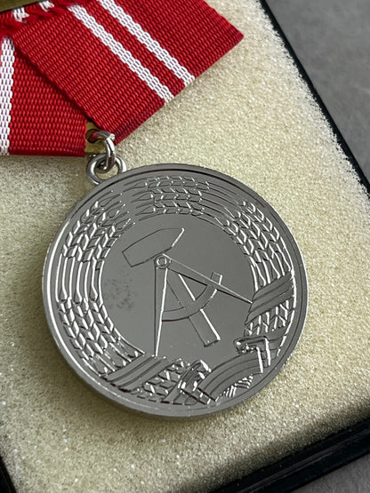 Østtysk DDR Medalje. I æske. Original.