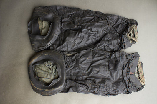 WW2 Tysk Gas "Slag"/armbeskyttere. Godt stemplet. Godt display til en gasmaske. Original.